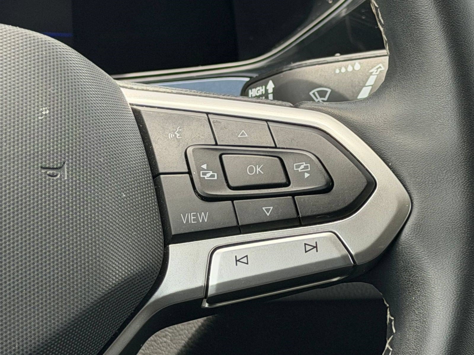 Certified 2022 Volkswagen Taos SE AWD/4WD image 24