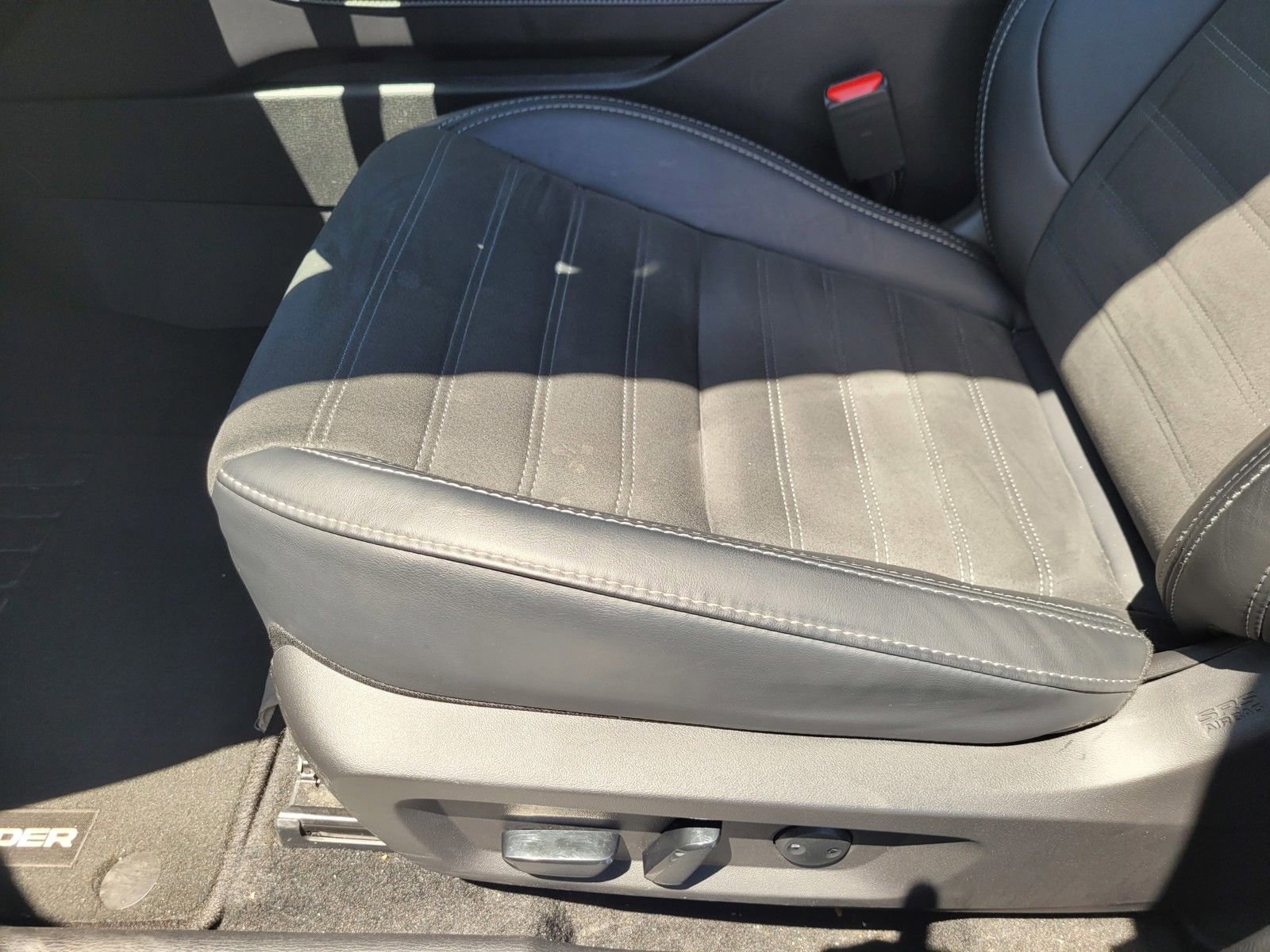 Used 2025 Mitsubishi Outlander SE FWD image 17