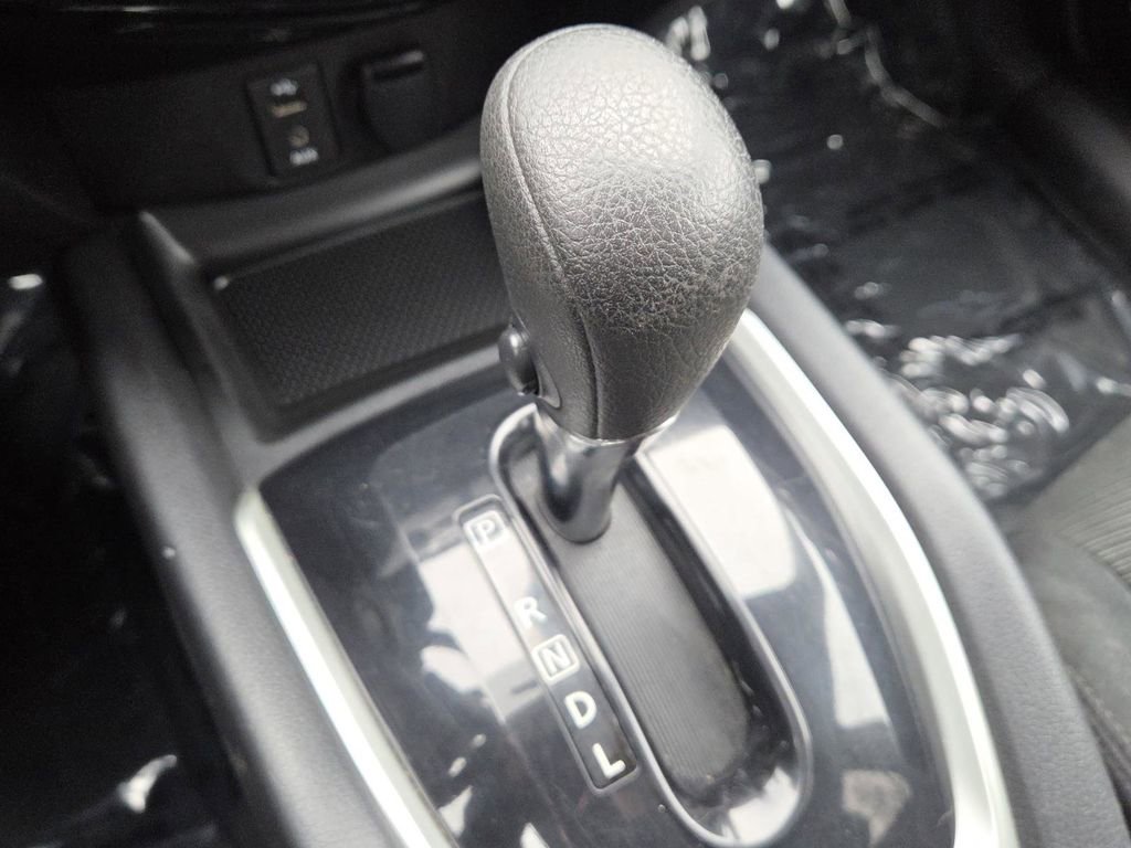 Used 2016 Nissan Rogue SV image 26