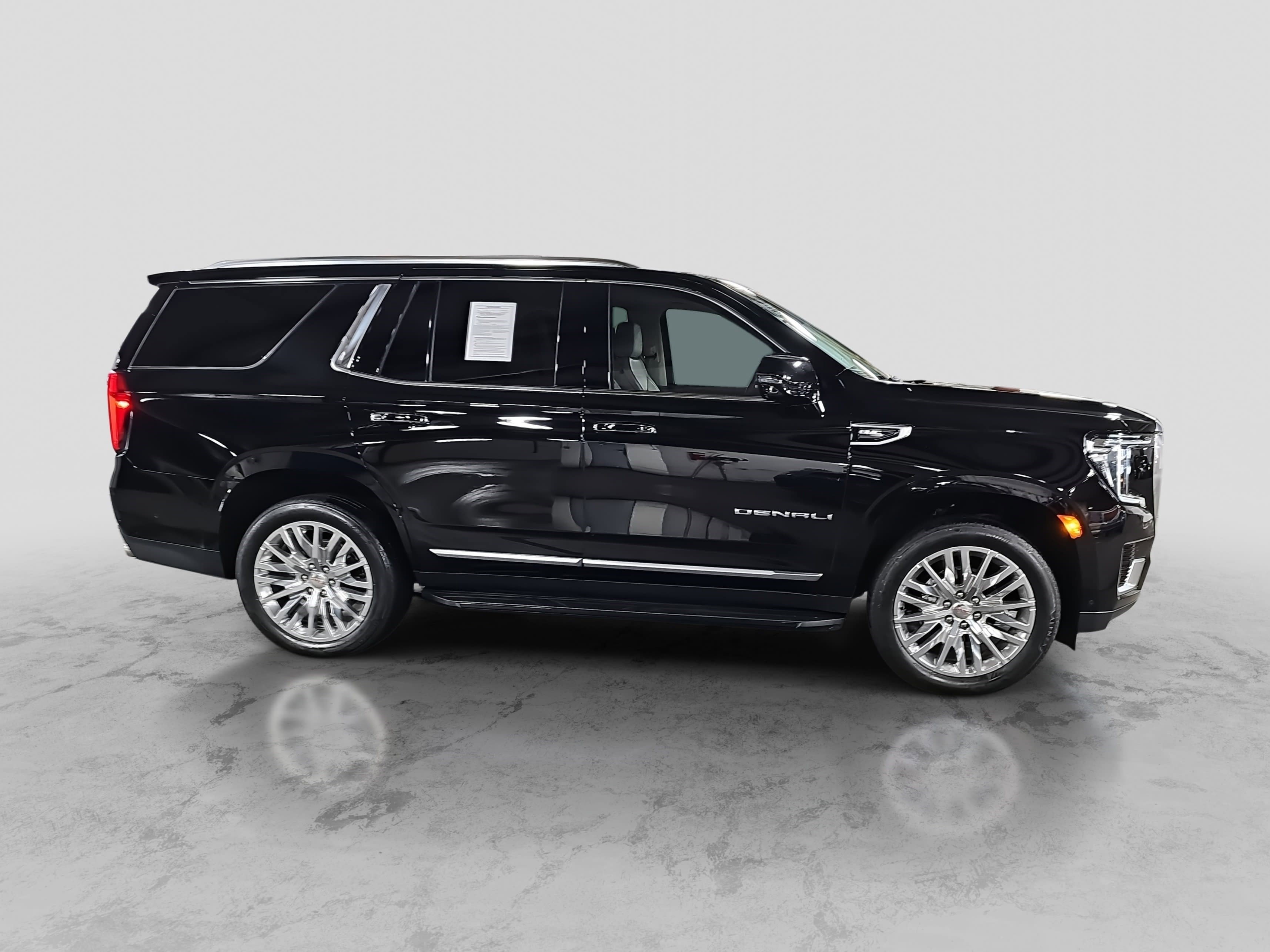Used 2024 GMC Yukon Denali w/ Advanced Technology Package image 4