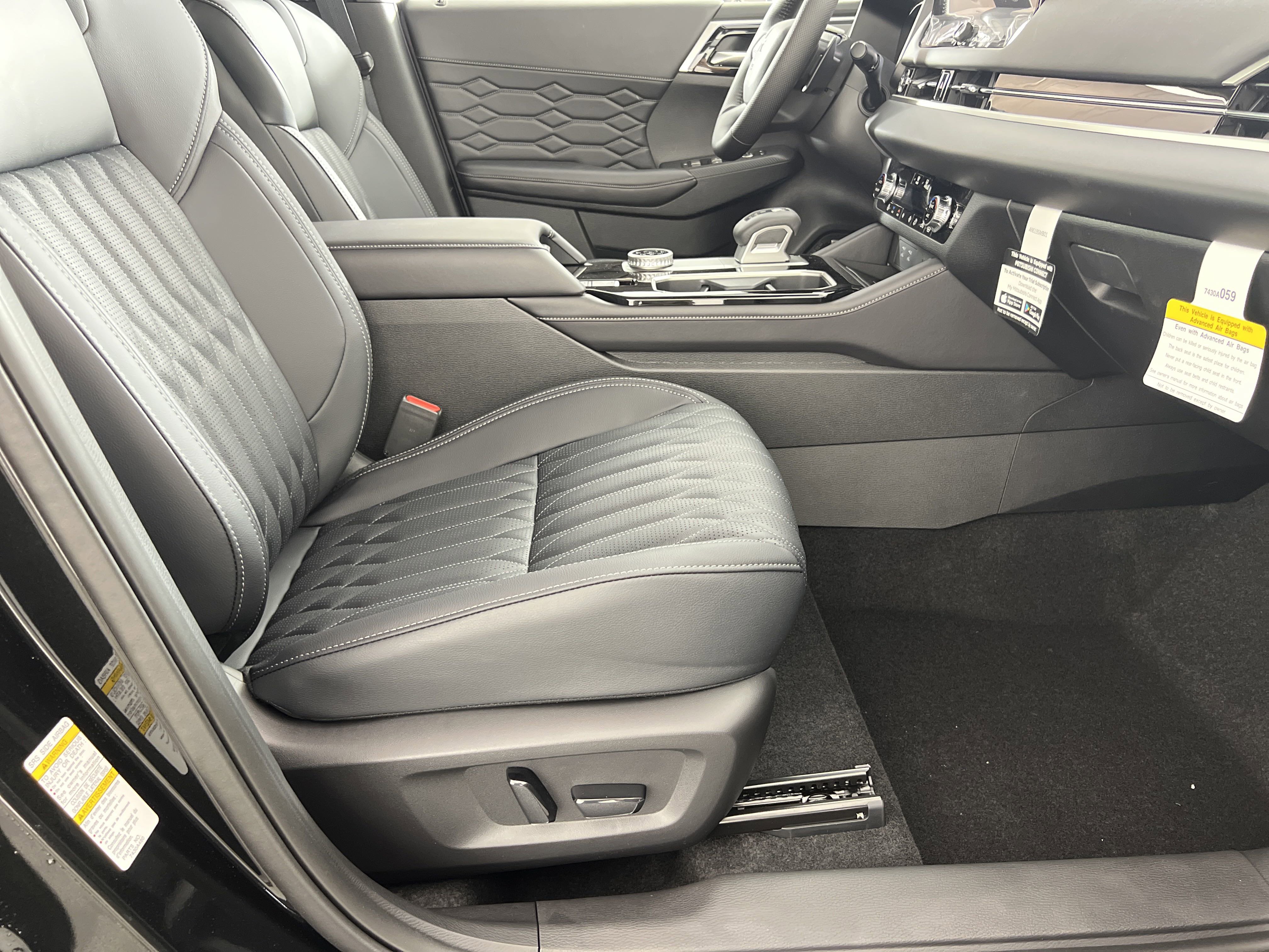 New 2025 Mitsubishi Outlander SEL image 14