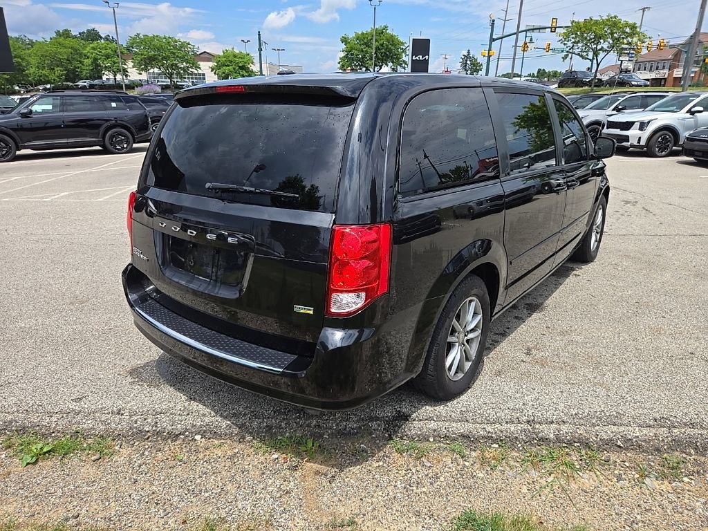 Used 2016 Dodge Grand Caravan SE FWD image 3