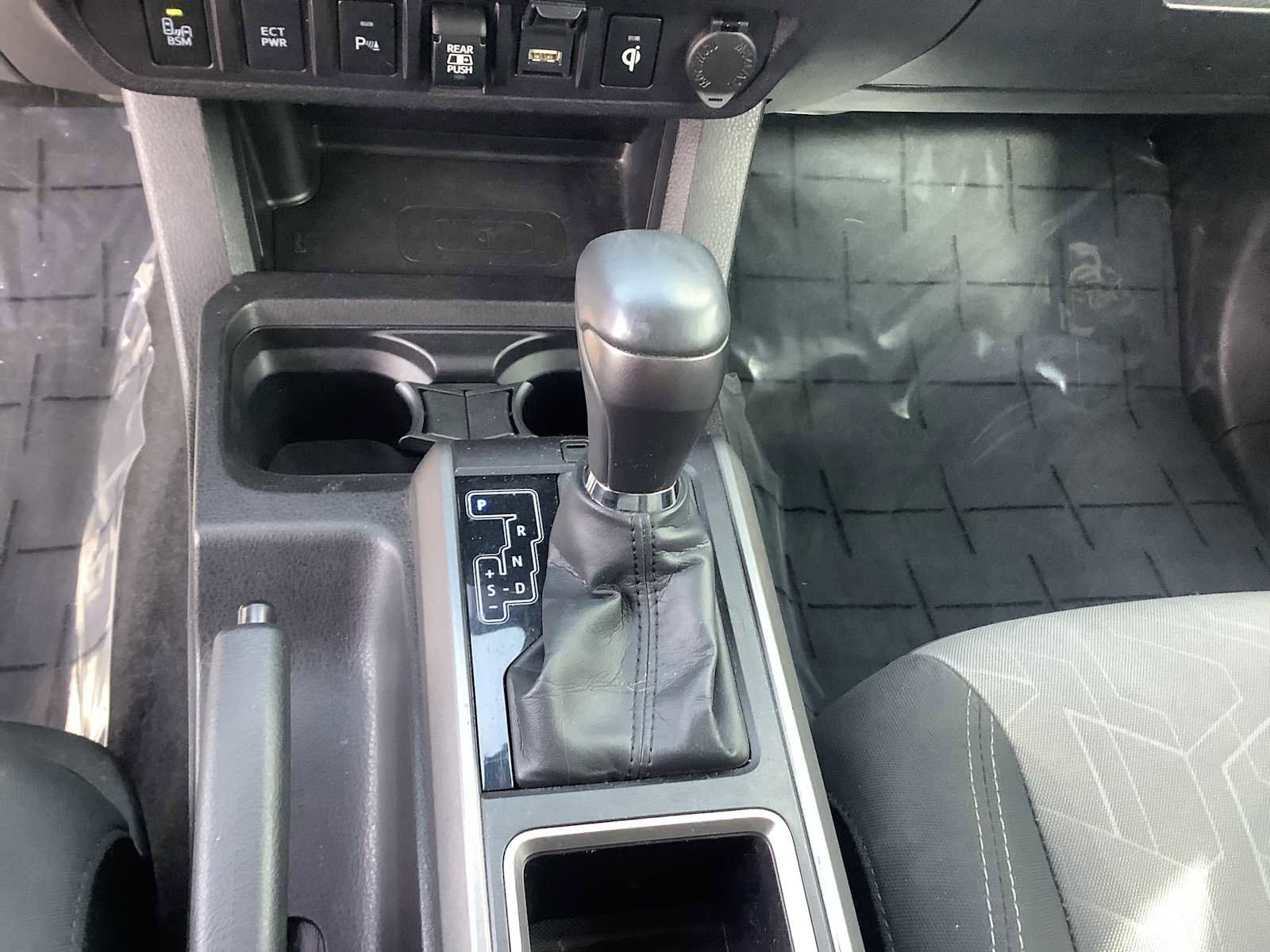 Used 2022 Toyota Tacoma TRD Sport w/ Technology Package image 18