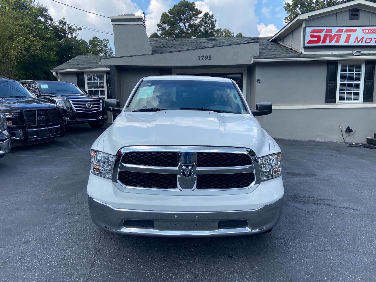 Used 2015 RAM 1500 Classic SLT image 3