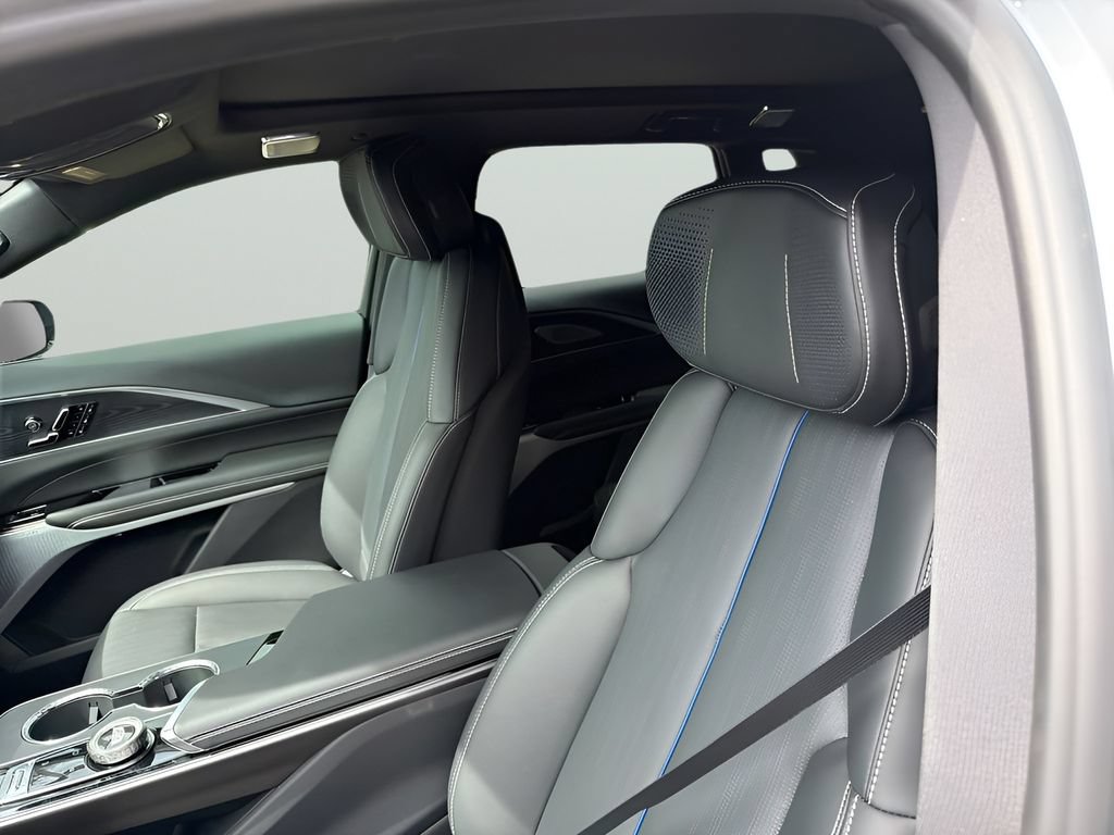 New 2026 Cadillac Lyriq Signature Sport w/ LPO, Floor Liner Package RWD image 22