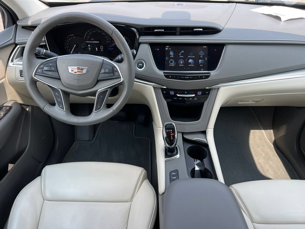 Used 2018 Cadillac XT5 Luxury w/ Driver Awareness Package AWD/4WD image 3