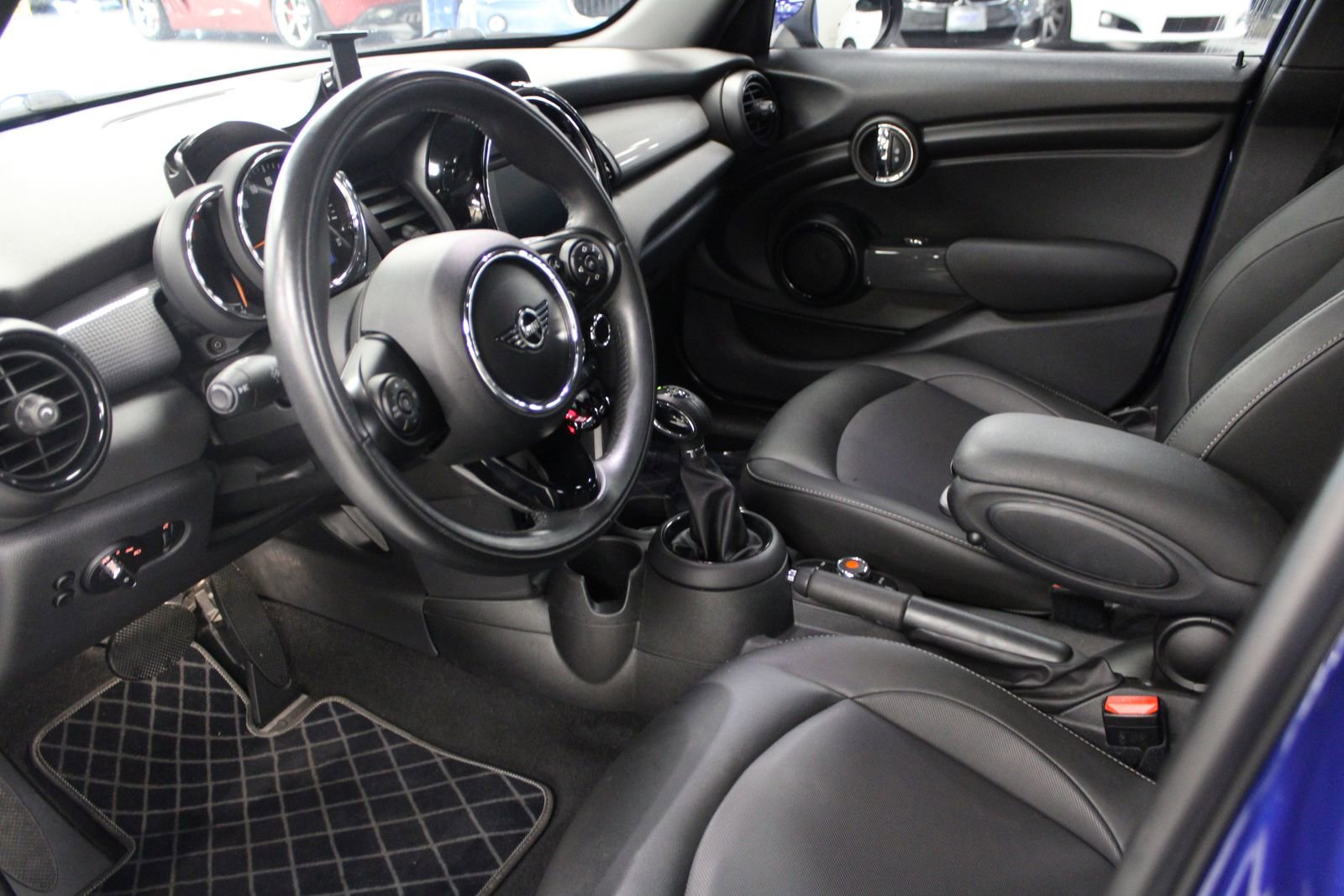 Used 2019 MINI Cooper 4-Door Hardtop image 12