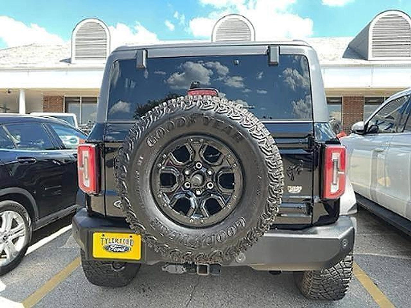 Used 2023 Ford Bronco Wildtrak image 7