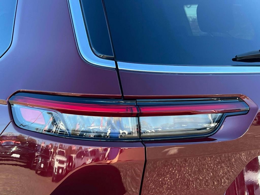 Used 2022 Jeep Grand Cherokee L Limited image 11