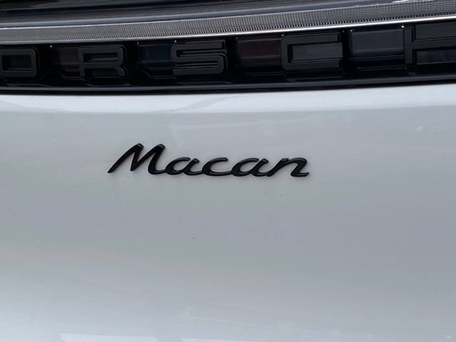 Certified 2024 Porsche Macan AWD/4WD image 27
