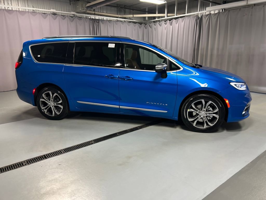 New 2026 Chrysler Pacifica Pinnacle FWD image 8