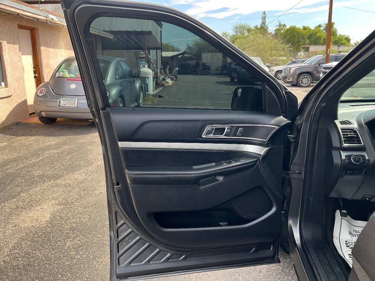 Used 2016 Ford Explorer XLT w/ Equipment Group 202A FWD image 29