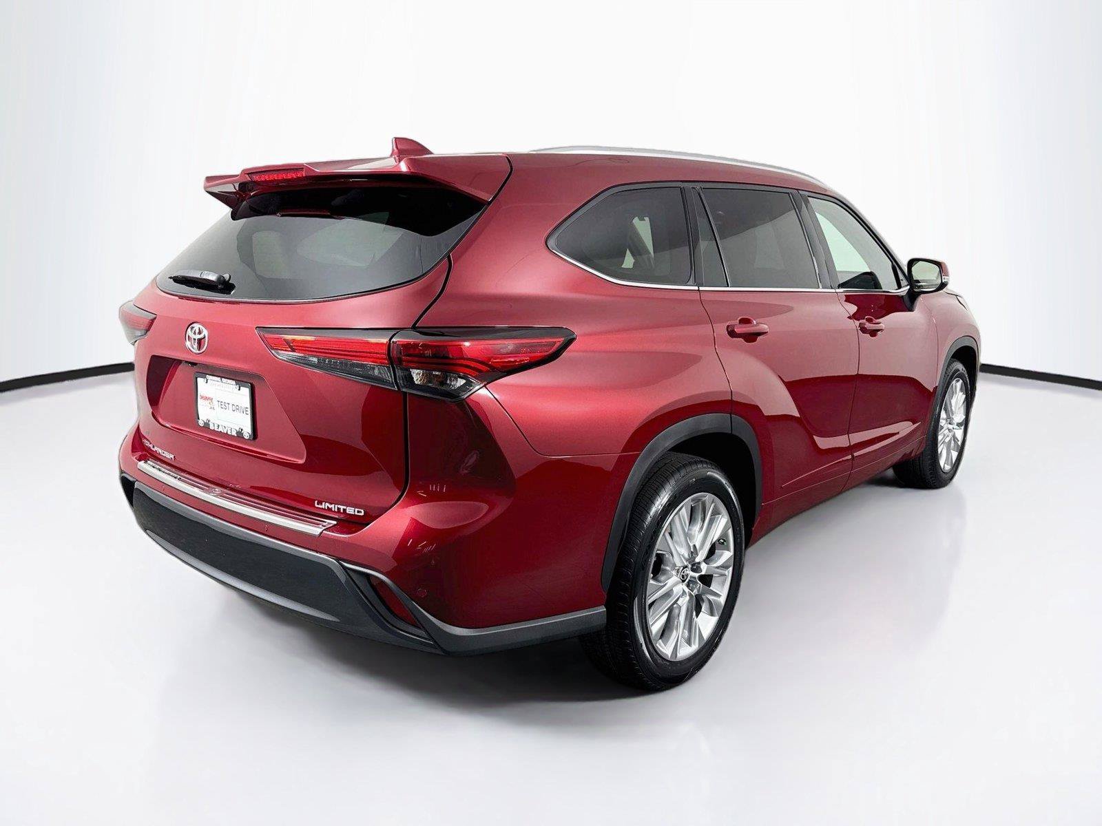 Certified 2021 Toyota Highlander Limited FWD video 2