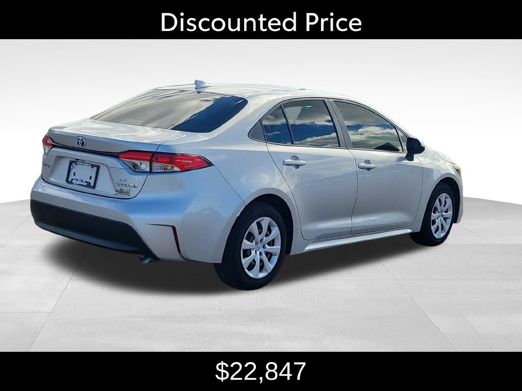 Used 2023 Toyota Corolla LE FWD image 3