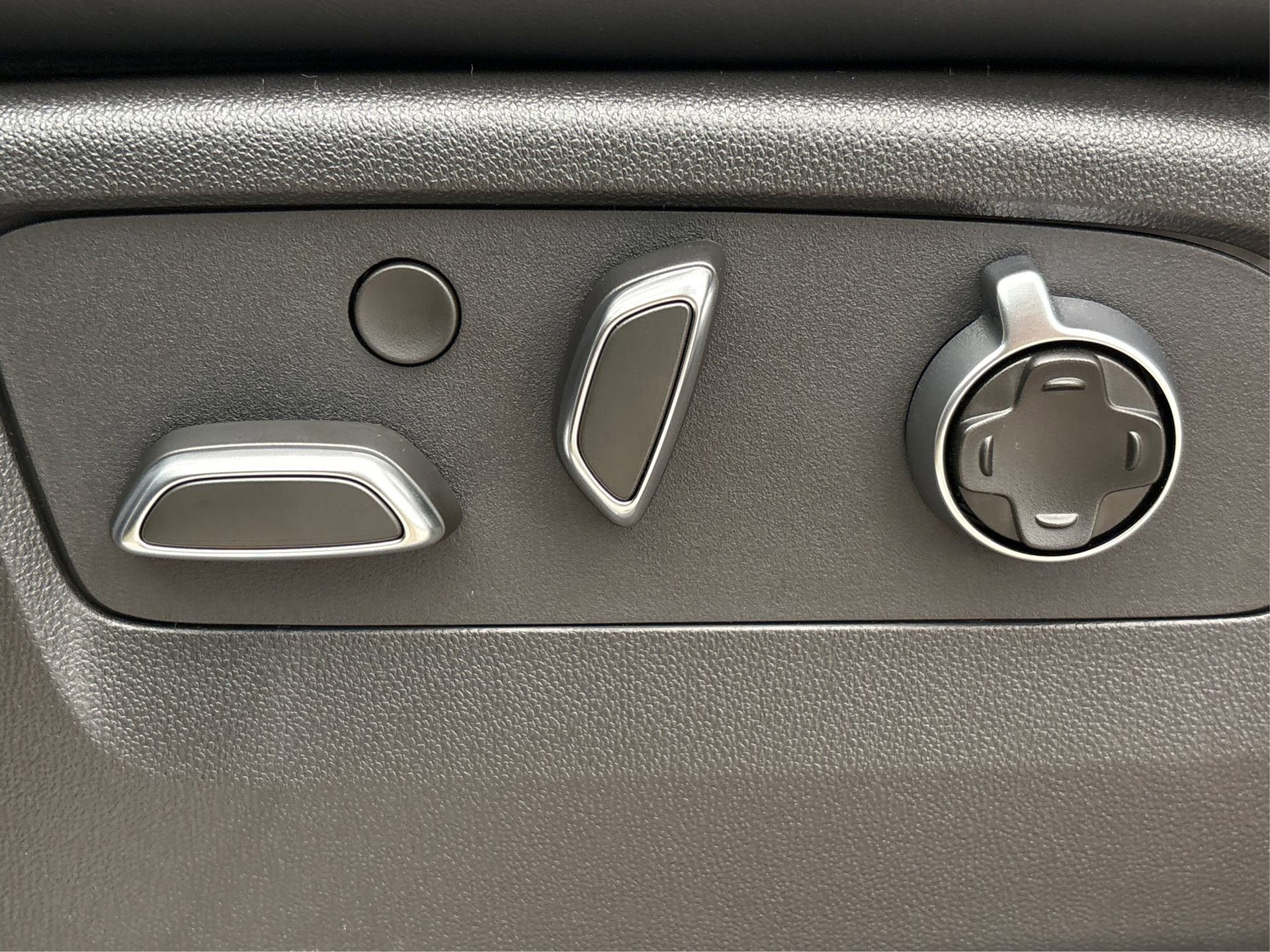 New 2025 Cadillac Escalade ESV Sport Platinum image 32