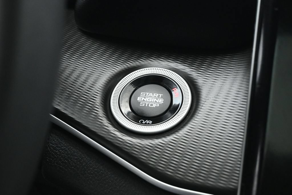 Used 2023 Jeep Grand Cherokee Laredo AWD/4WD image 14