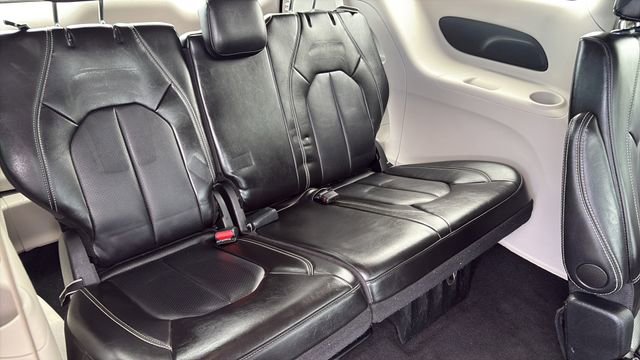 Used 2024 Chrysler Pacifica Touring-L image 29