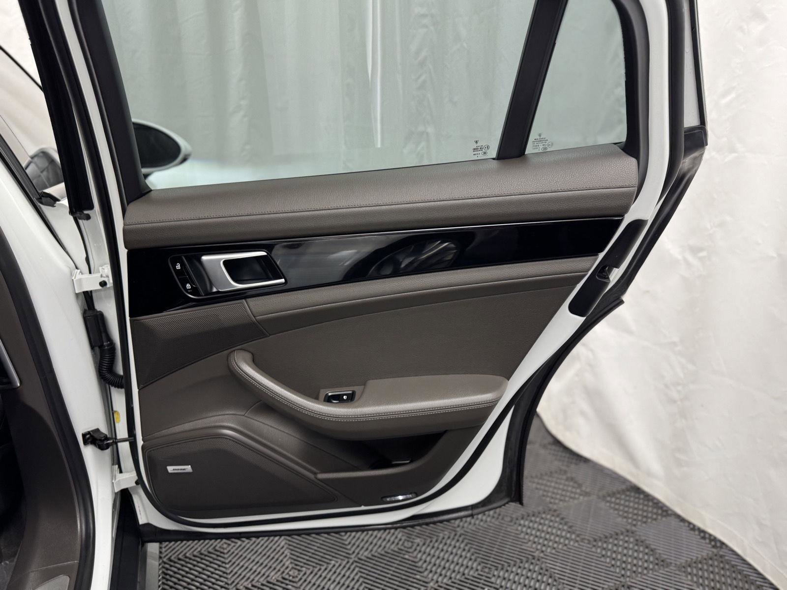 Used 2019 Porsche Panamera 4 image 30
