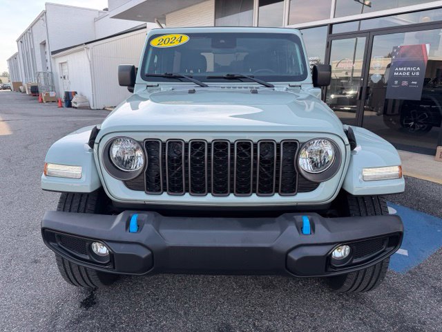 Used 2024 Jeep Wrangler Unlimited w/ Convenience Group AWD/4WD image 32