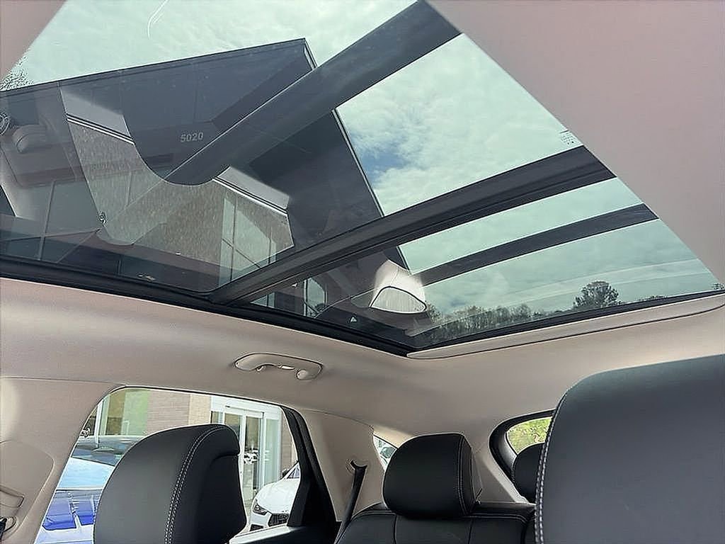 Used 2026 Genesis GV70 2.5T Select image 8