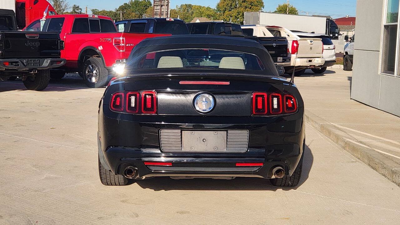 Used 2013 Ford Mustang Premium RWD image 5
