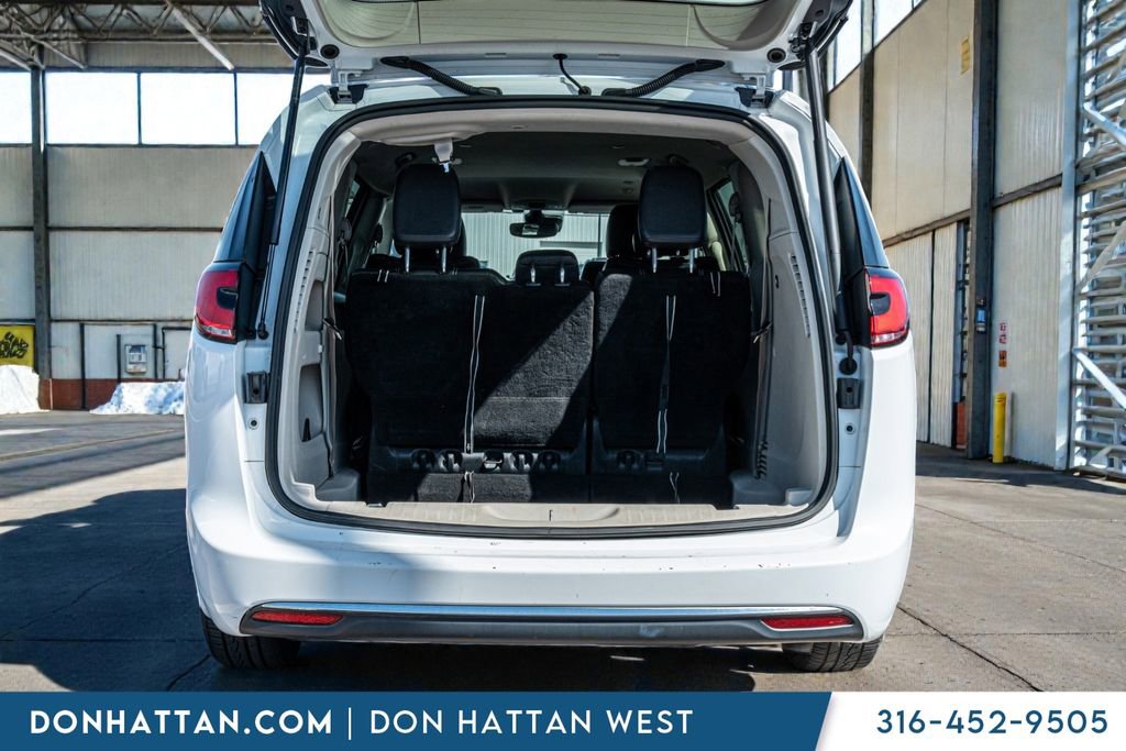 Used 2022 Chrysler Pacifica Touring-L image 34