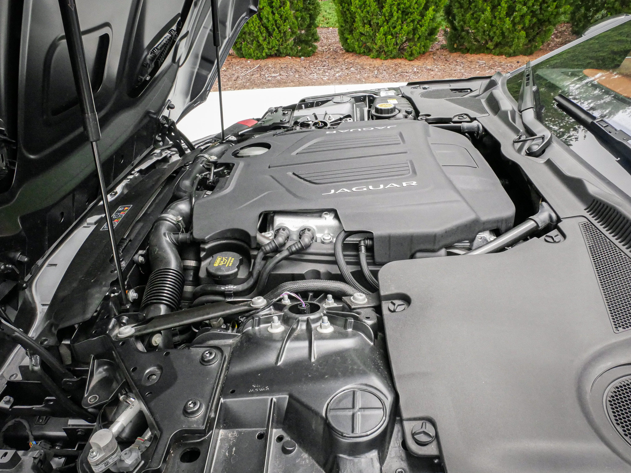 Used 2024 Jaguar F-TYPE Coupe AWD image 33