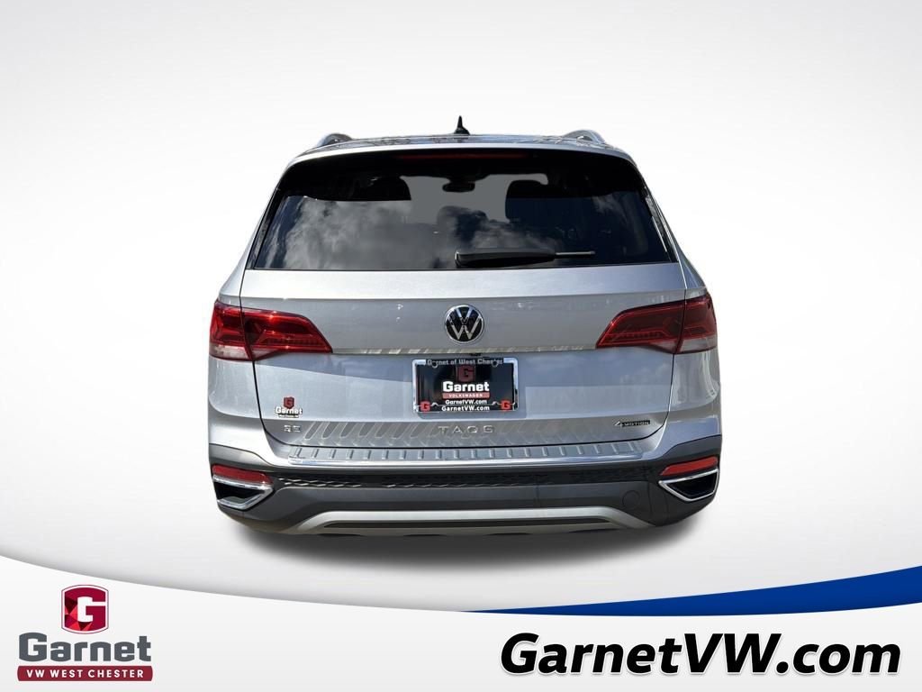 Certified 2024 Volkswagen Taos SE image 4