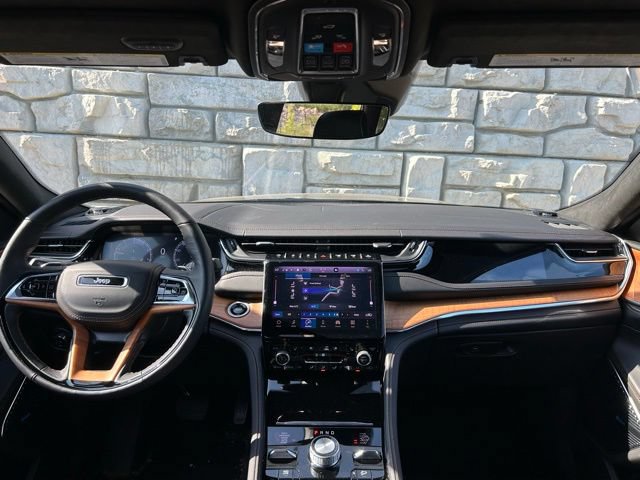 Used 2025 Jeep Grand Cherokee L Summit AWD/4WD image 10