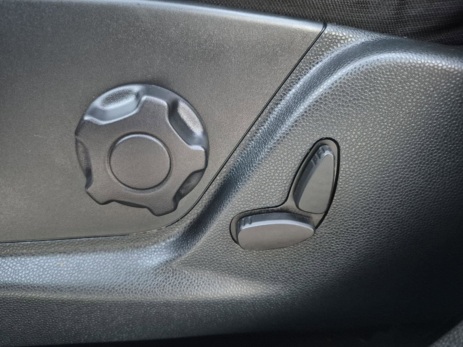 Certified 2020 Ford EcoSport SE w/ SE Convenience Package image 17