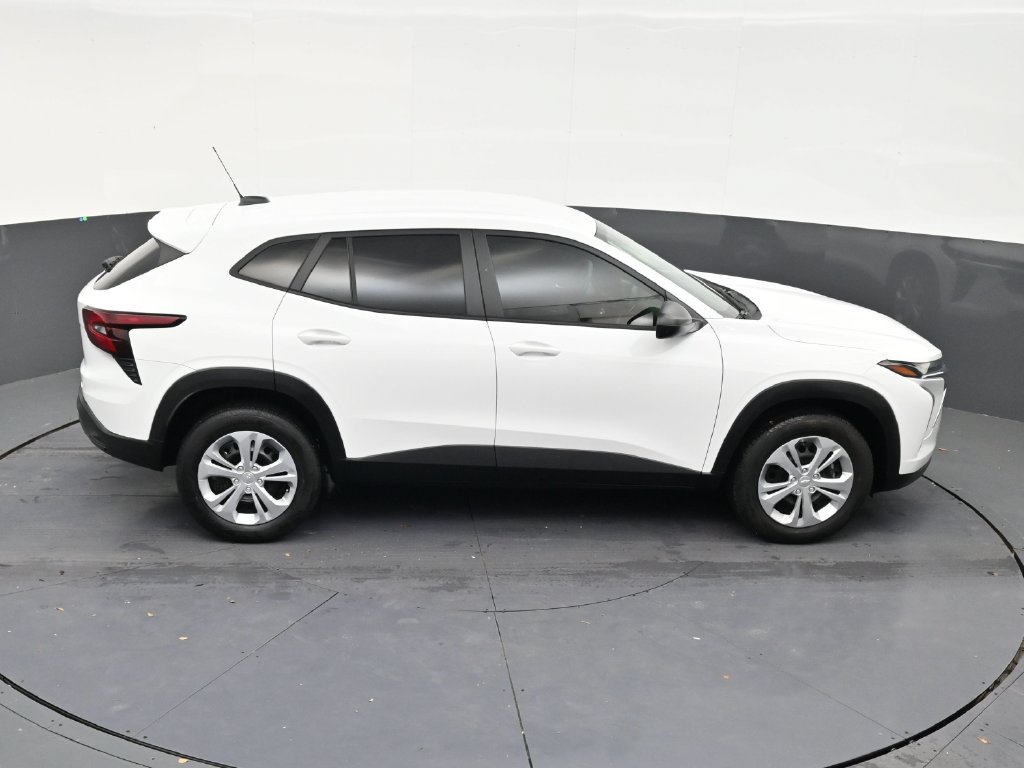 Used 2024 Chevrolet Trax LS FWD image 17