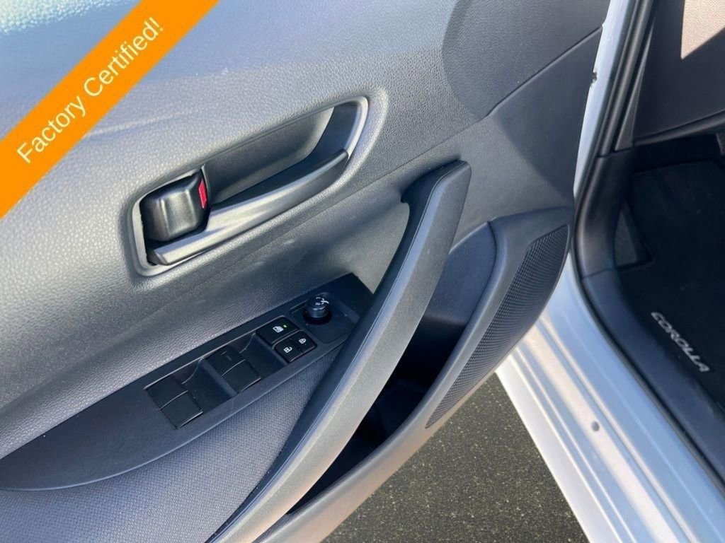 Used 2025 Toyota Corolla LE image 11
