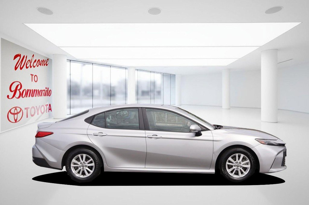 Used 2025 Toyota Camry LE FWD image 5
