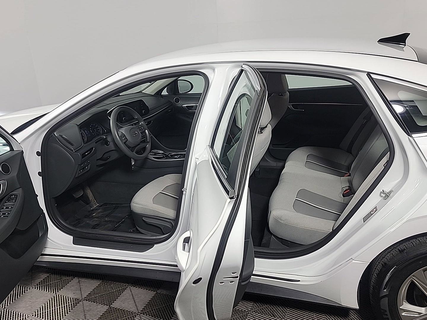 Used 2022 Hyundai Sonata SE image 16