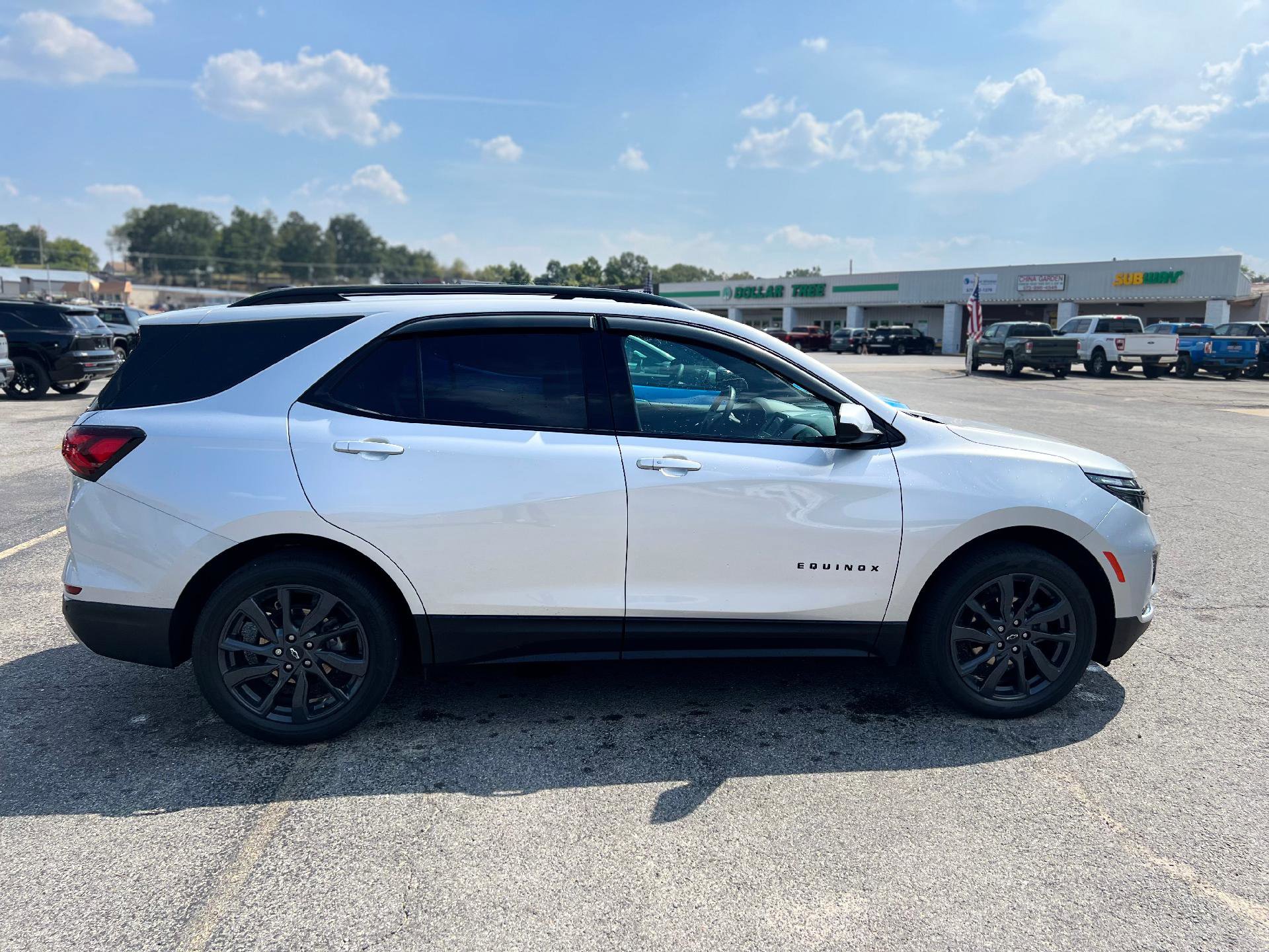 Used 2022 Chevrolet Equinox RS image 2