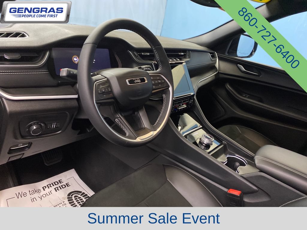 Used 2024 Jeep Grand Cherokee Altitude AWD/4WD image 12