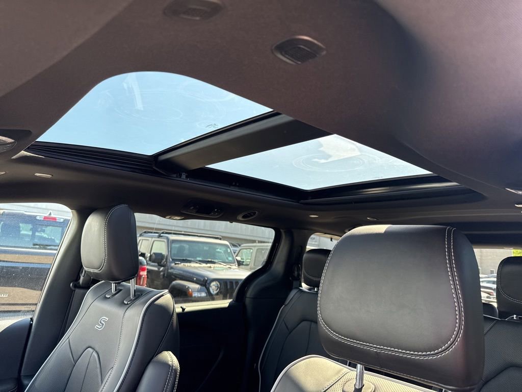 New 2027 Chrysler Pacifica Limited AWD/4WD image 14