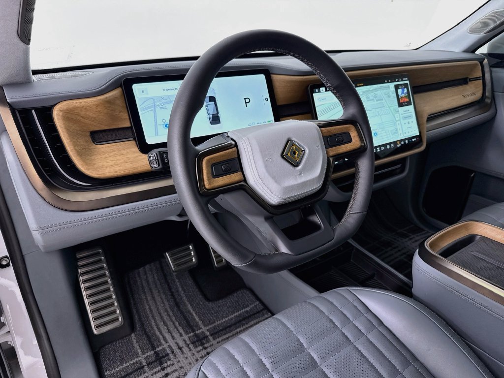 Used 2026 Rivian R1S Premium Quad AWD/4WD image 4
