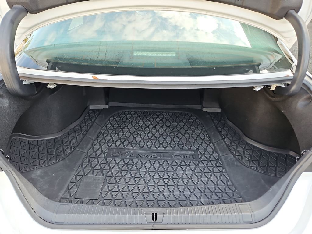 Used 2021 Toyota Avalon Limited image 32