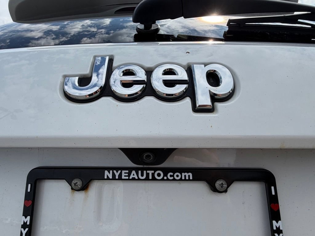 Used 2017 Jeep Grand Cherokee Overland w/ Jeep Active Safety Group AWD/4WD image 44