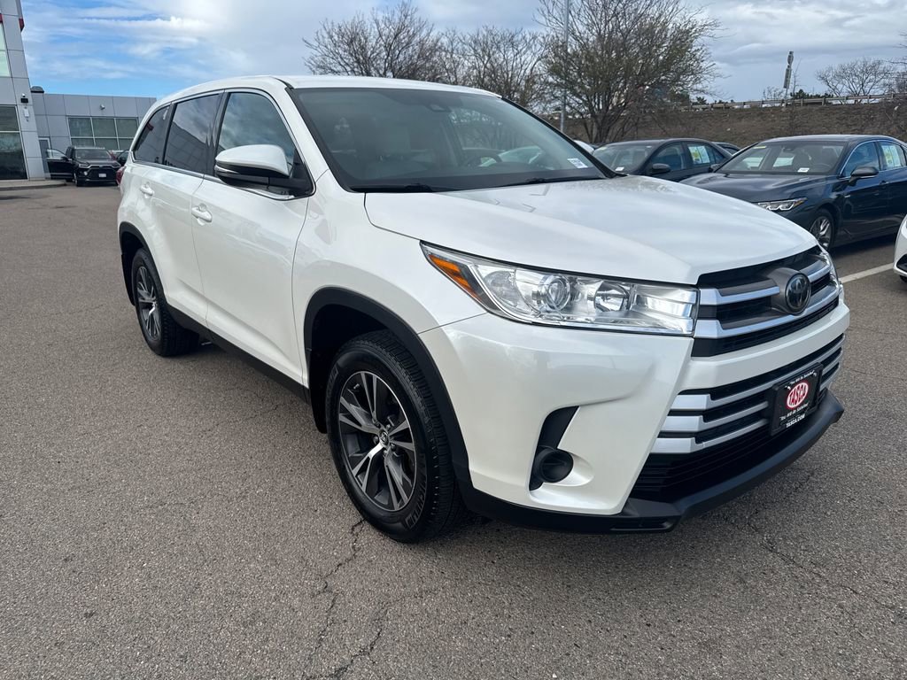 Used 2019 Toyota Highlander LE AWD/4WD image 11