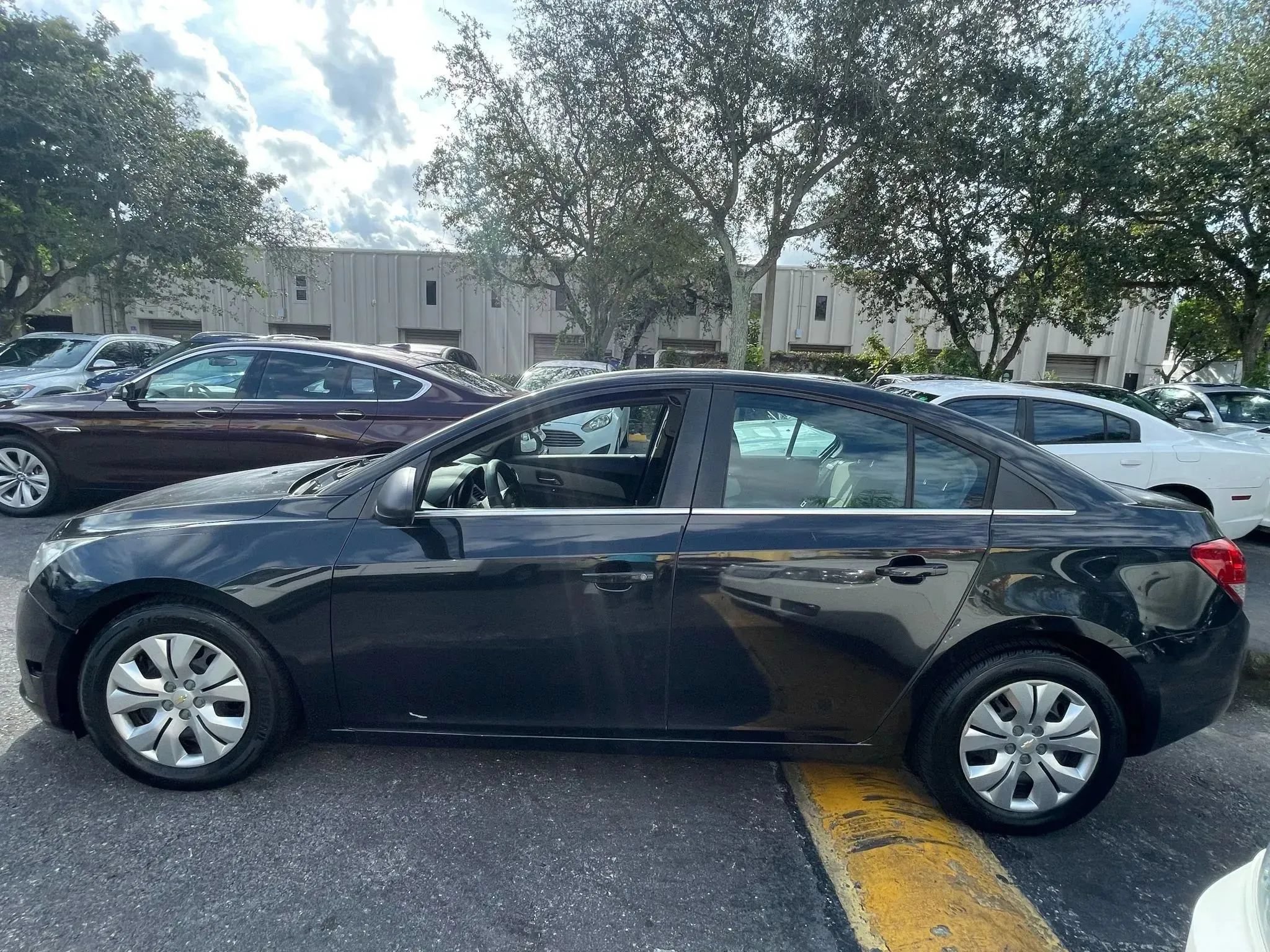 Used 2012 Chevrolet Cruze LS w/ Connectivity Package FWD image 8
