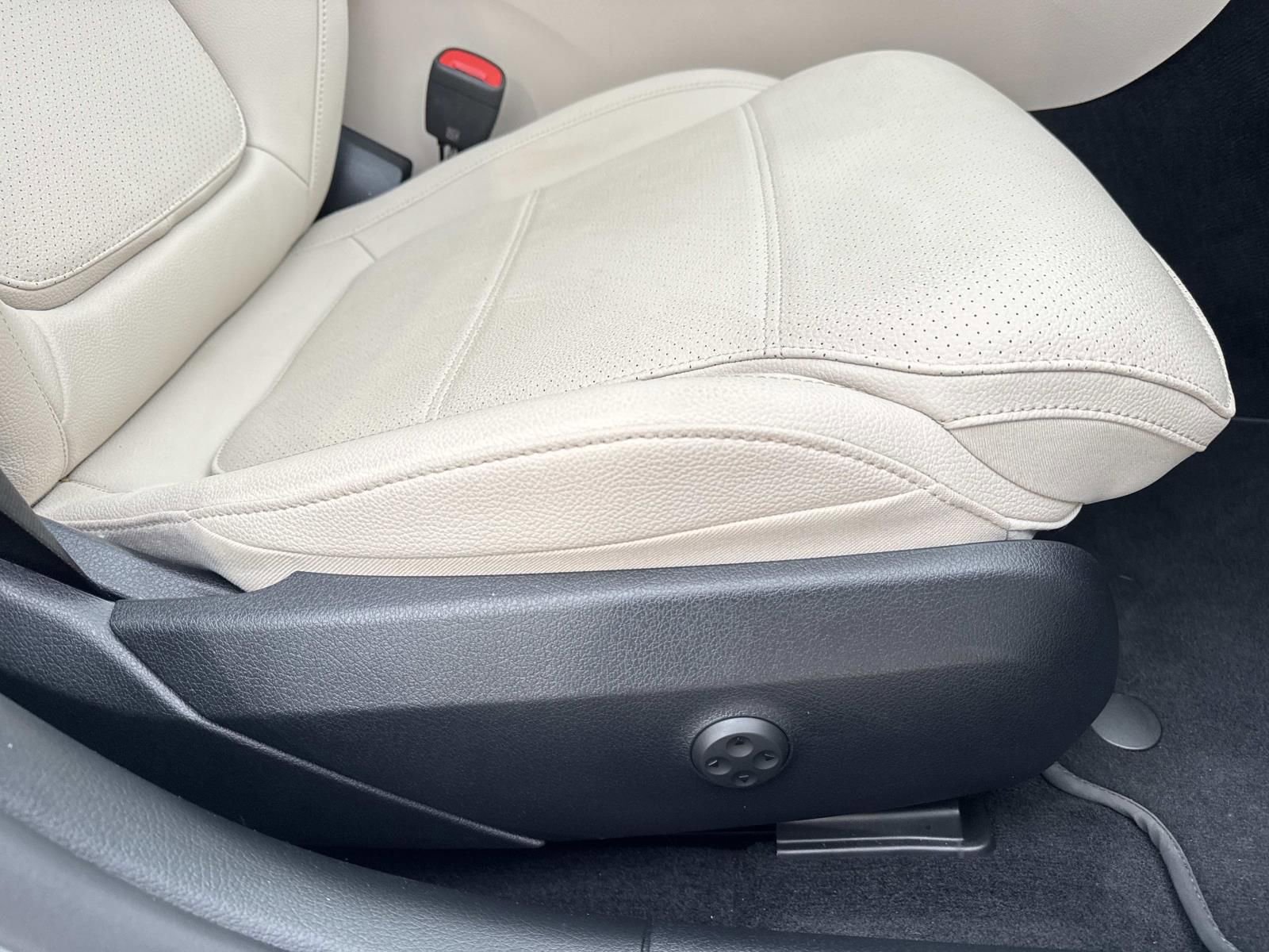 Used 2025 Mercedes-Benz C 300 Sedan image 13