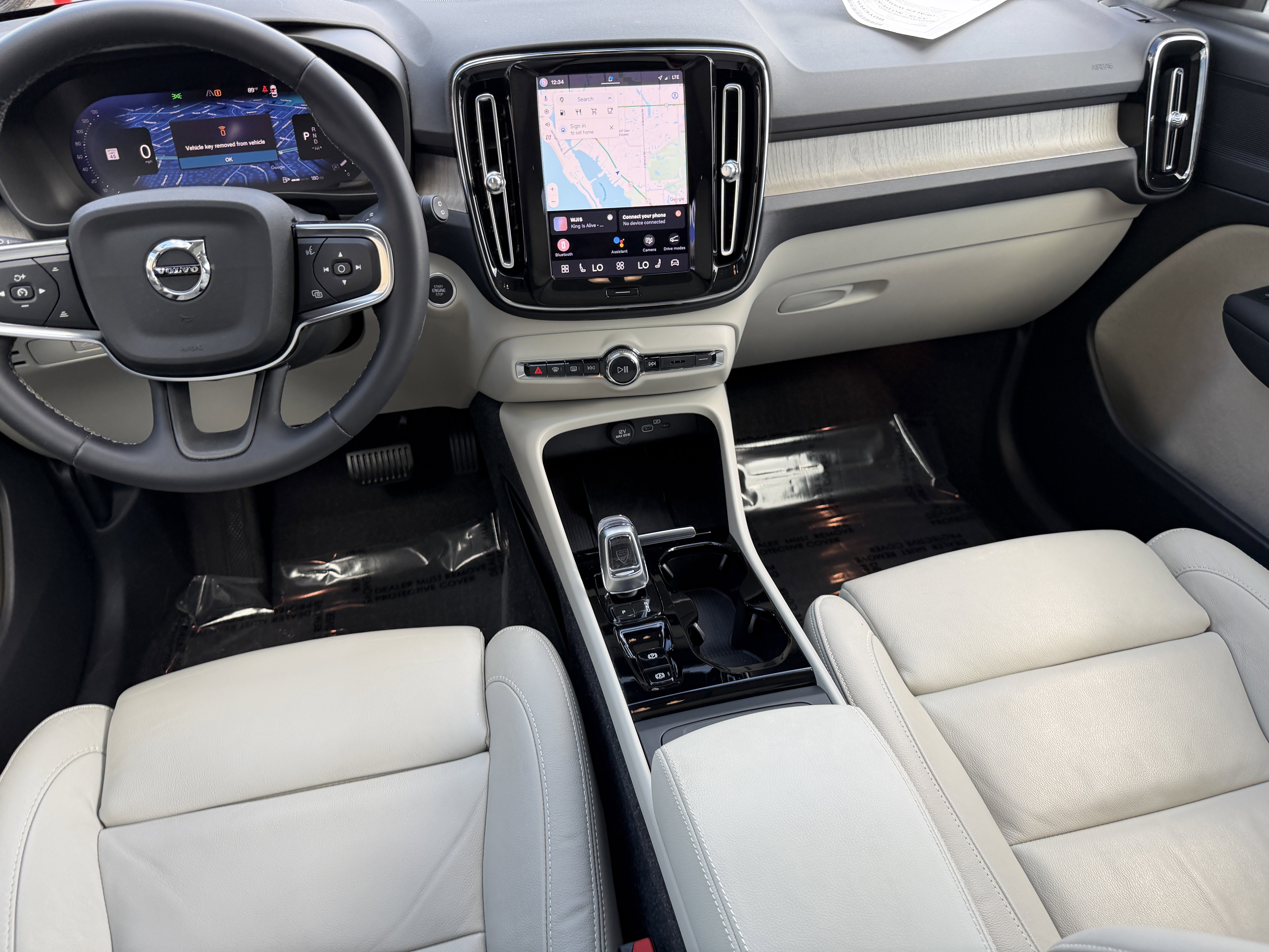 Certified 2023 Volvo XC40 B5 Plus w/ Protection Package Premier image 14