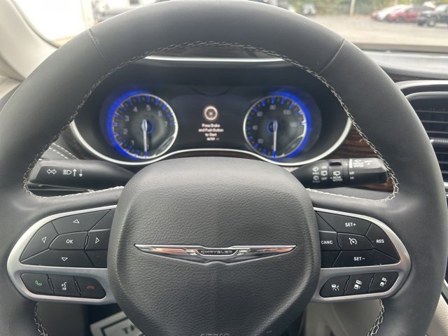 Used 2022 Chrysler Pacifica Limited image 21