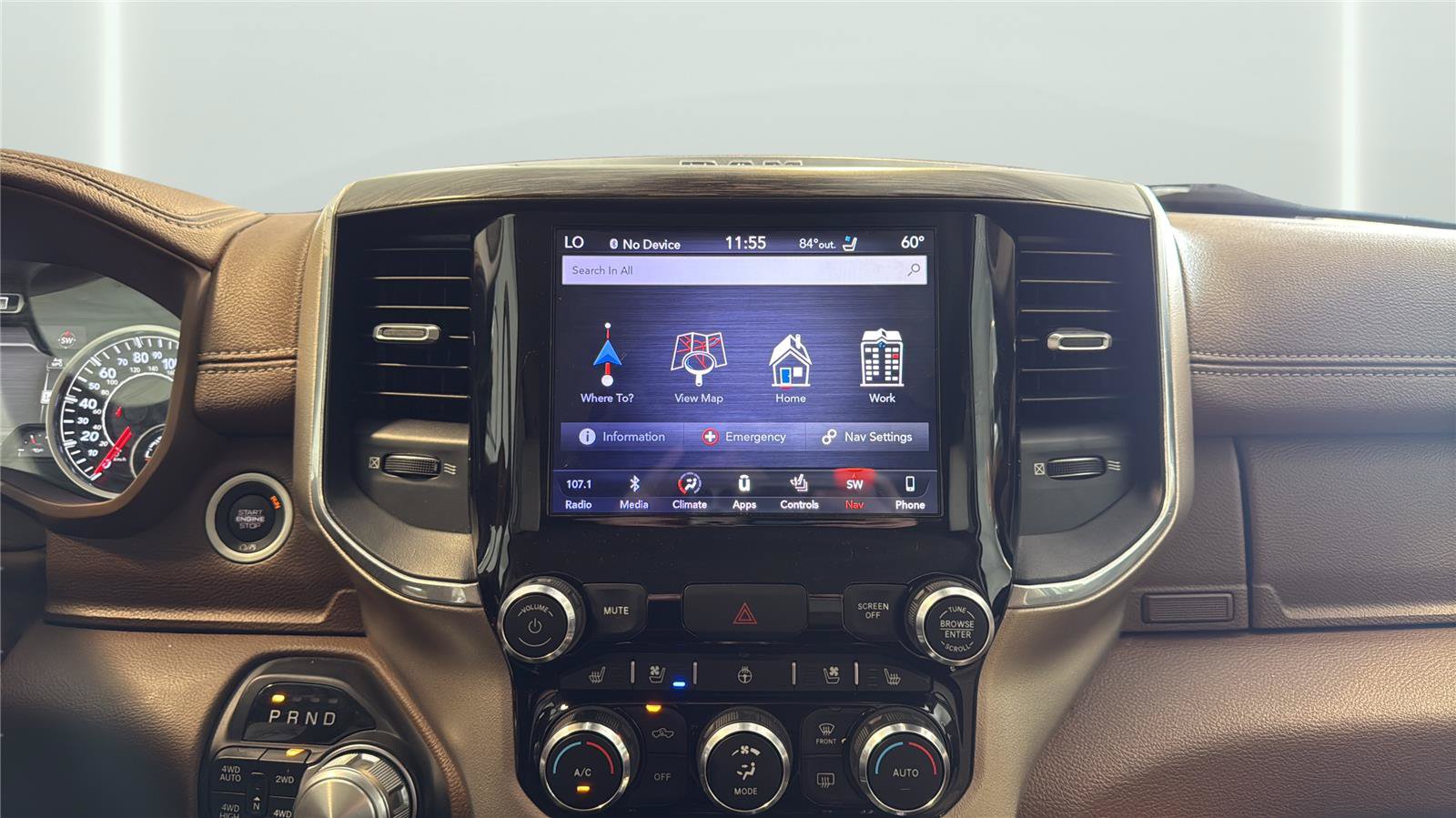 Used 2019 RAM 1500 Laramie AWD/4WD image 18