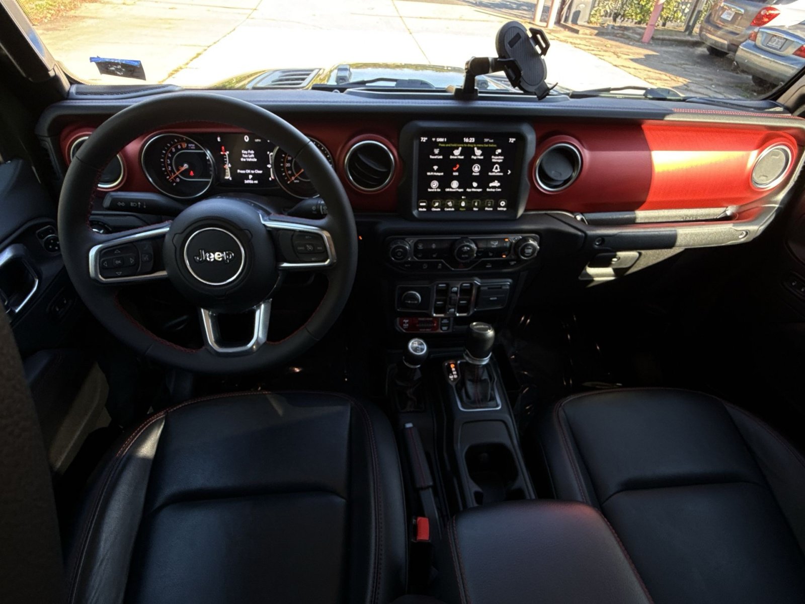 Used 2023 Jeep Gladiator Rubicon w/ LED Lighting Group AWD/4WD image 32