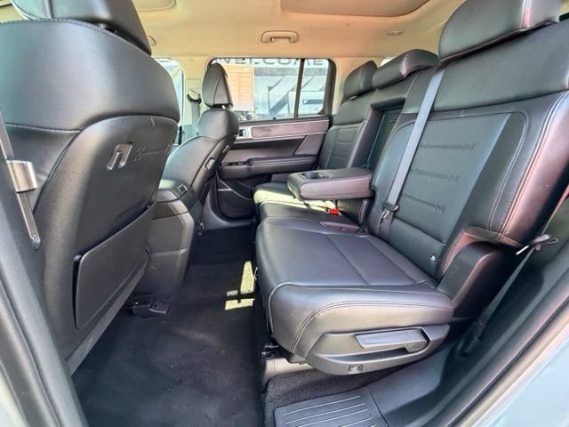 Used 2025 Hyundai Santa Fe Limited AWD/4WD image 12