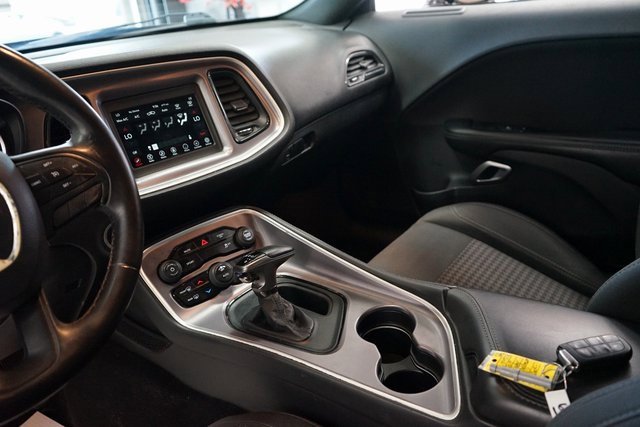 Used 2019 Dodge Challenger SXT image 10