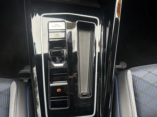 Used 2025 Volkswagen Golf R Black Edition w/ Euro Stye Package image 17